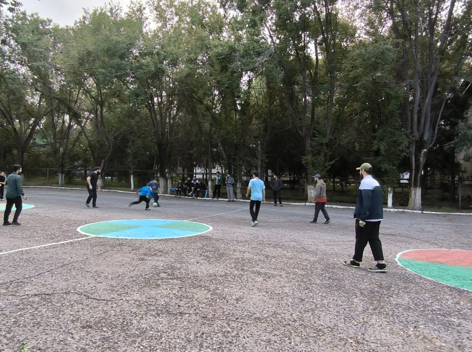 Представители "Семейная галерея" и " Токио" в гостях у воспитанников детского дома.